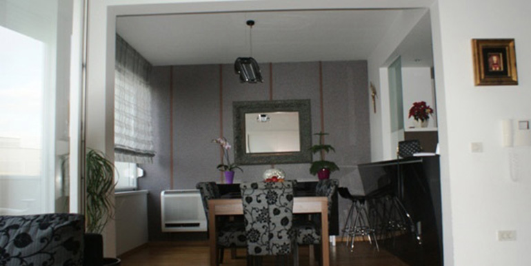 Verkauft wird eine Dreizimmerwohnung (4)