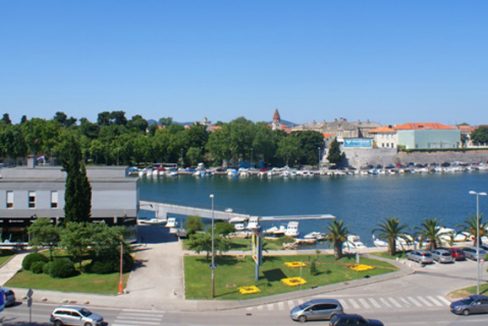 Sehr ansehnliche und neu eingerichtete Wohnung