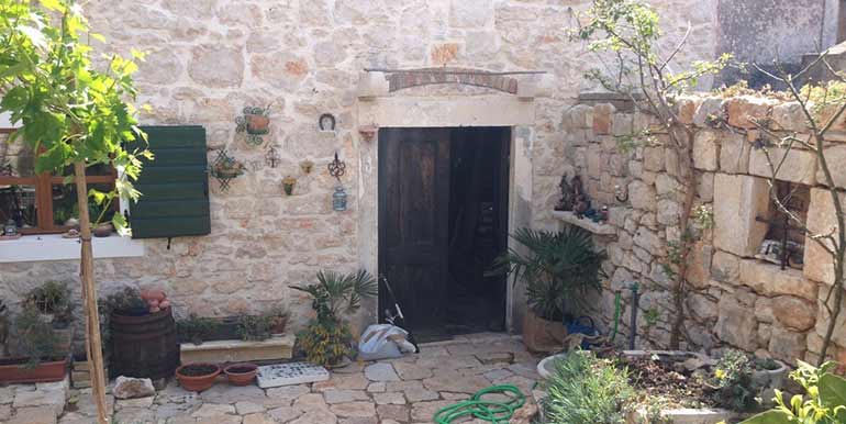 Altes-Steinhaus-auf-der-Insel-Ugljan-(10)