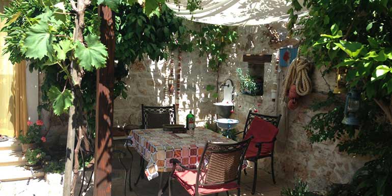 Altes-Steinhaus-auf-der-Insel-Ugljan-(3)