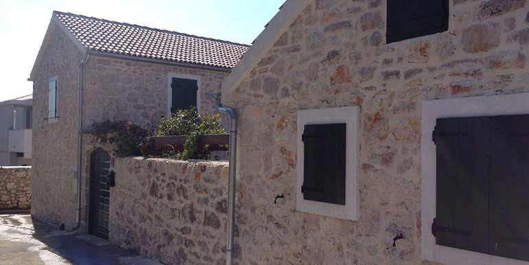 Altes-Steinhaus-auf-der-Insel-Ugljan-(7)