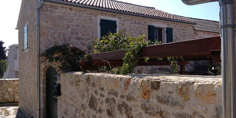 Altes-Steinhaus-auf-der-Insel-Ugljan-(8)