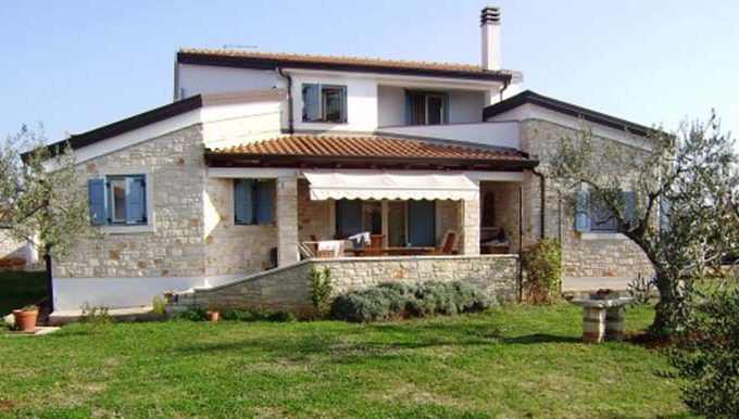 Istrisches Steinhaus w Novigradzie