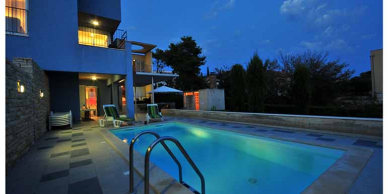 Schön eingerichtetes Haus in attraktiver Lage (15)