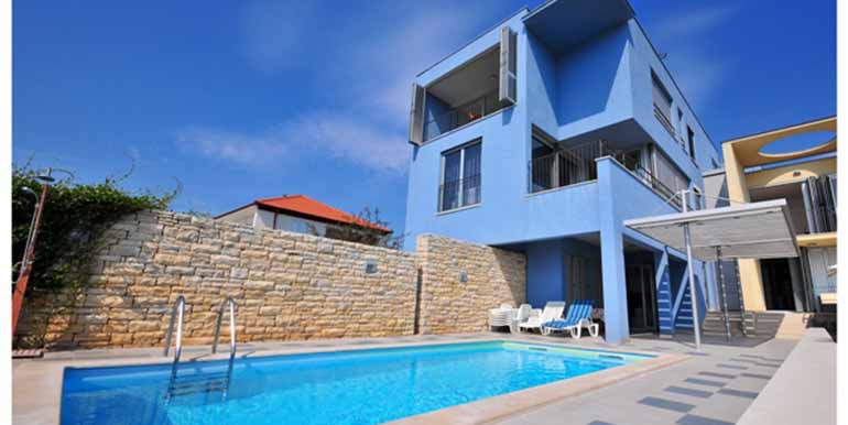 Schön eingerichtetes Haus in attraktiver Lage (2)