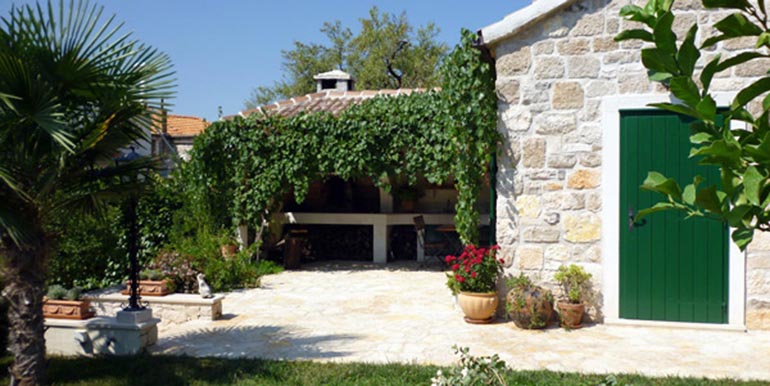 Schöne Steinvilla auf der Insel Brac (1)