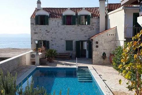 Schöne Steinvilla auf der Insel Brac