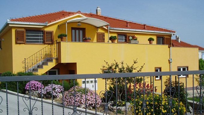 Solrig villa i Kastel Gomilica