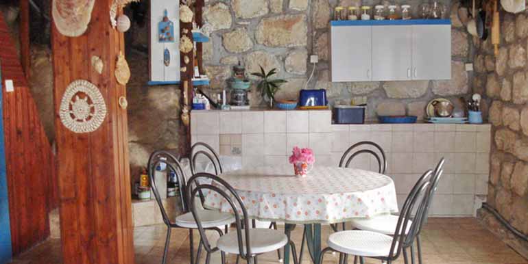 Steinhaus in der Nähe von einem kleinen Fischerdorf (15)