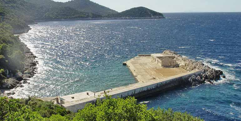 Steinhaus in der Nähe von einem kleinen Fischerdorf (2)