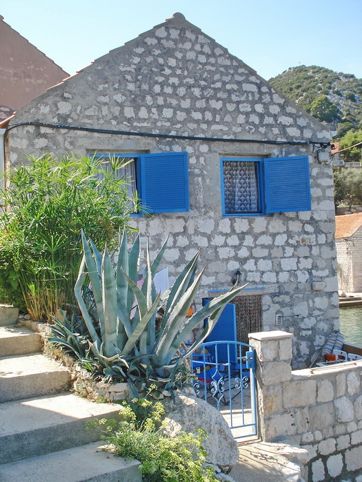 Steinhaus in der Nähe von einem kleinen Fischerdorf (21)