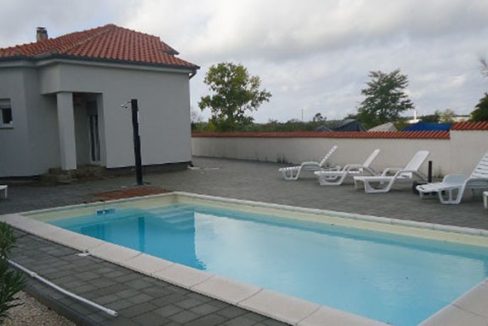 Haus mit pool in Nin