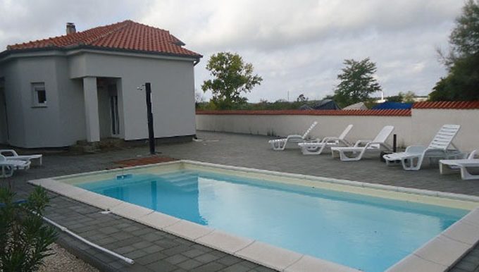 Haus mit pool in Nin
