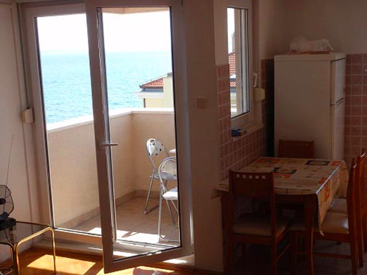 Apartament-in-die-Nähe-von-Split-Strozanac-(2)