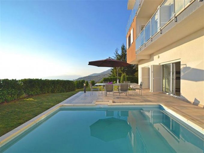 Familienhaus mit Pool in Poljana