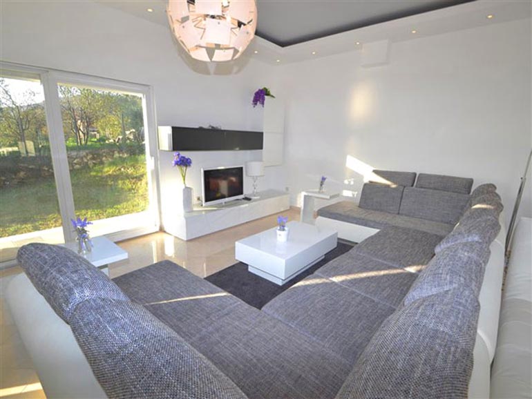 Familienhaus-mit-Pool-in-Poljana-(4)