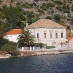 Sehr schöne Villa in Stein gestaltet, direkt am Meer