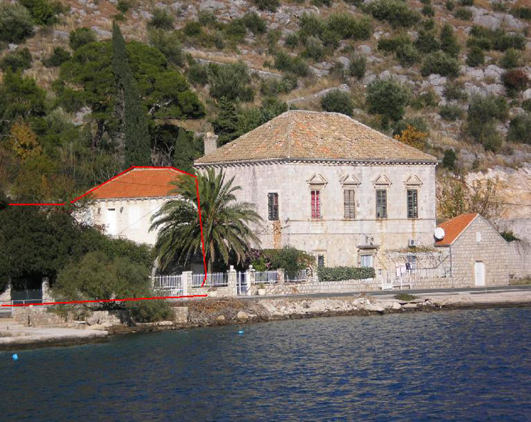 Sehr-schöne-Villa-in-Stein-gestaltet,-direkt-am-Meer.-(6)