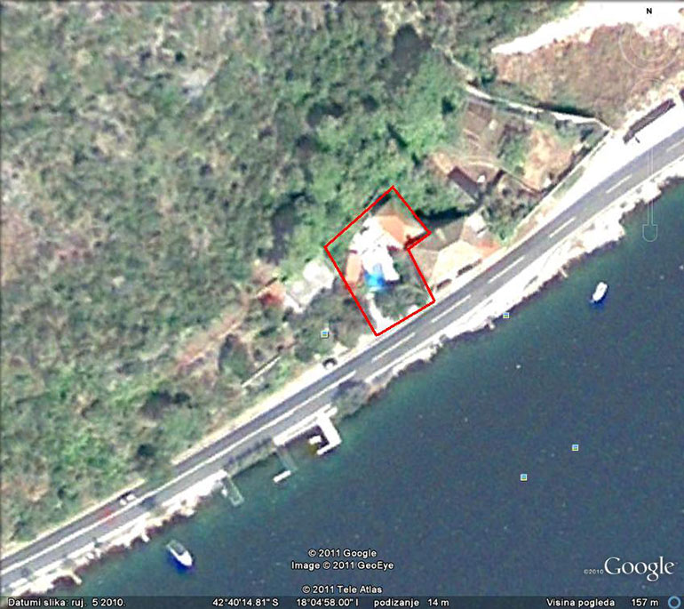 Sehr-schöne-Villa-in-Stein-gestaltet,-direkt-am-Meer.-(7)