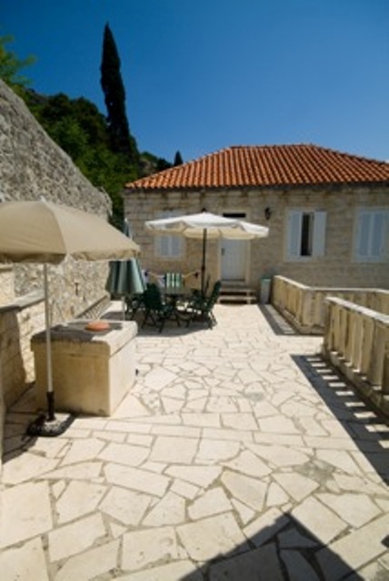 Sehr schöne Villa in Stein gestaltet, direkt am Meer. (9)