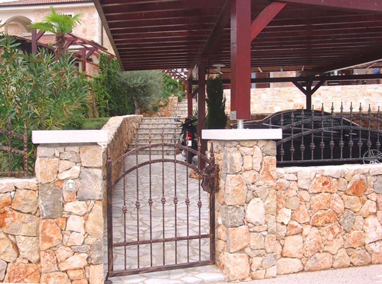 Steinvilla-auf-der-Insel-Krk-(20)