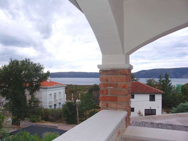 Steinvilla-auf-der-Insel-Krk-(3)