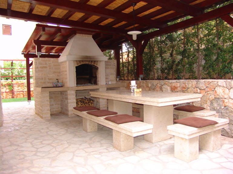 Steinvilla-auf-der-Insel-Krk-(4)