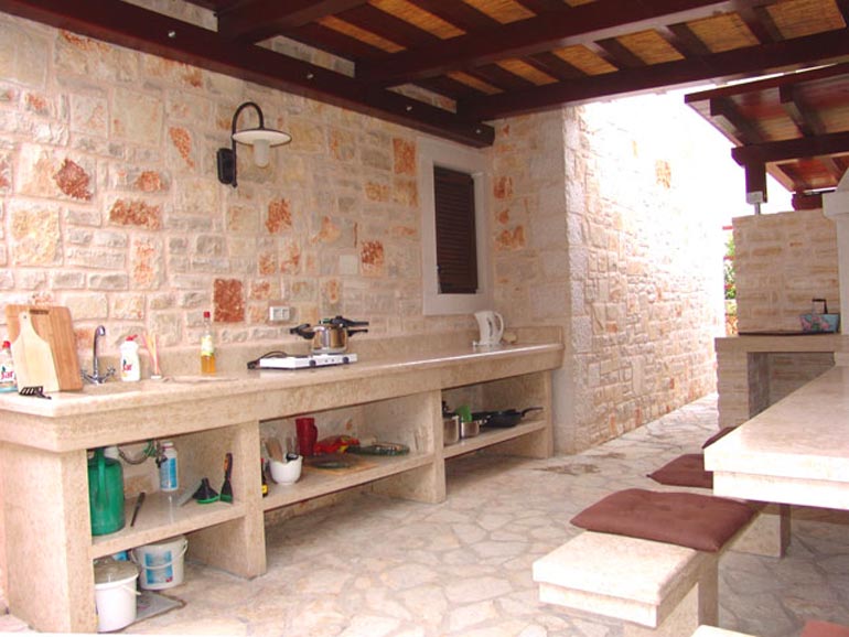 Steinvilla-auf-der-Insel-Krk-(5)