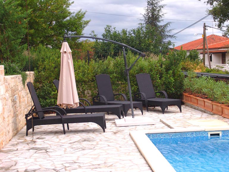 Steinvilla-auf-der-Insel-Krk-(6)