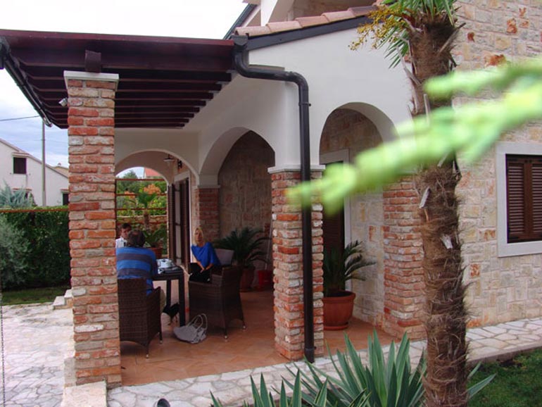 Steinvilla-auf-der-Insel-Krk-(7)