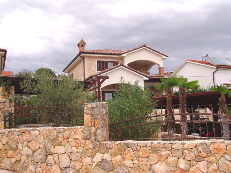 Steinvilla-auf-der-Insel-Krk-(9)