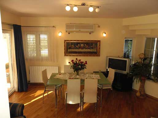 Villa-in-der-Nähe-von-Split-Zrnovnica--(10)