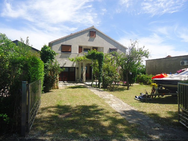 Wunderschöne-Lage-direkt-am-Meer-in-Nin-(15)