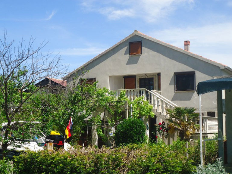 Wunderschöne-Lage-direkt-am-Meer-in-Nin-(17)