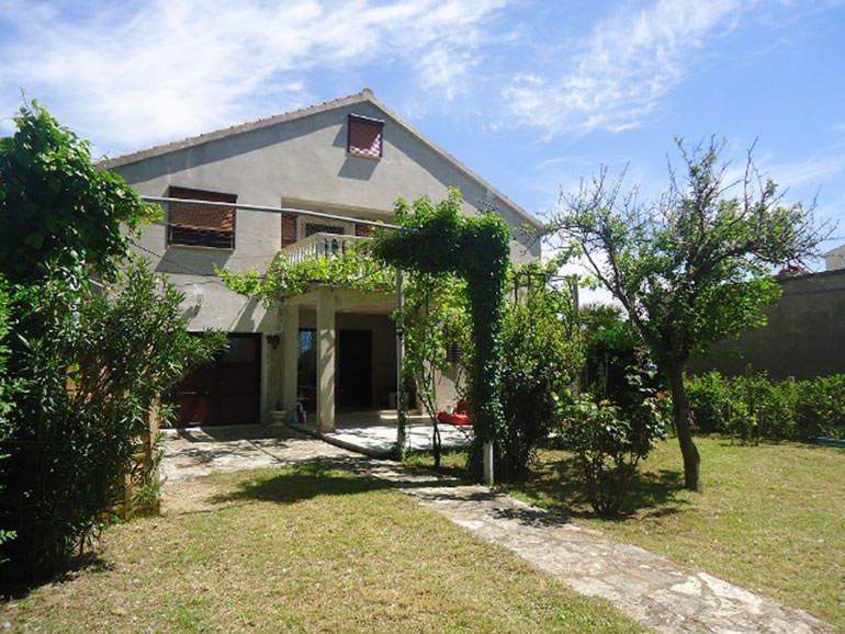 Wunderschöne-Lage-direkt-am-Meer-in-Nin-(18)