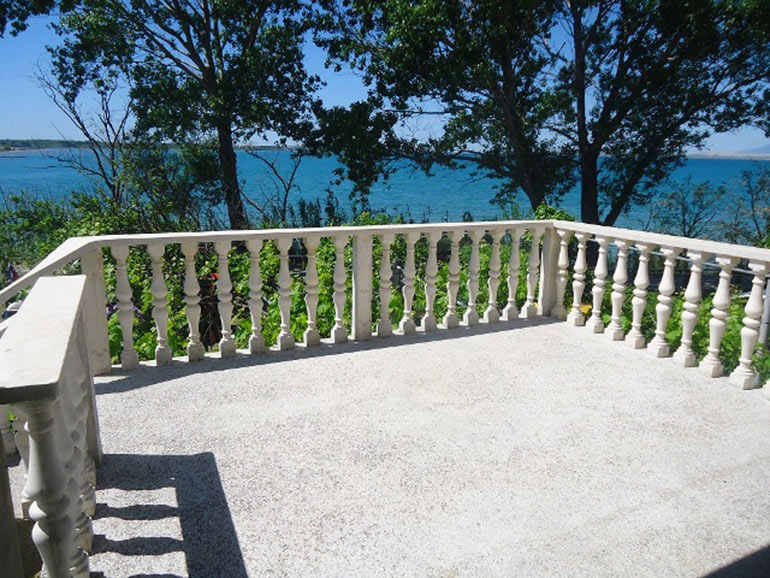 Wunderschöne-Lage-direkt-am-Meer-in-Nin-(3)