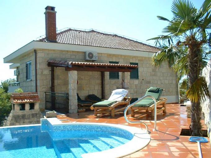 Wunderschöne-Villa-mit-Pool-in-der-Nähe-von-Split