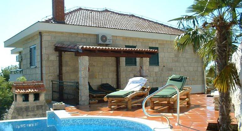 Wunderschöne-Villa-mit-Pool-in-der-Nähe-von-Split
