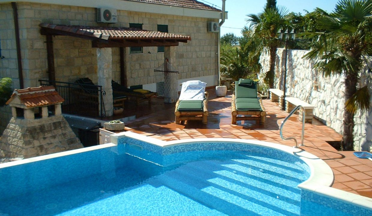 Wunderschöne-Villa-mit-Pool-in-der-Nähe-von-Split-(8)
