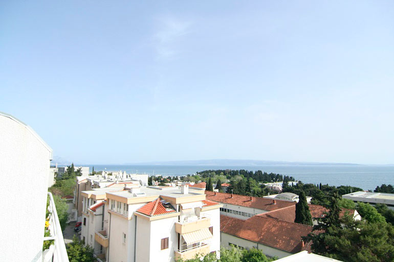 Dreizimmer-Wohnung-in-einer-urbanen-Villa-(11)