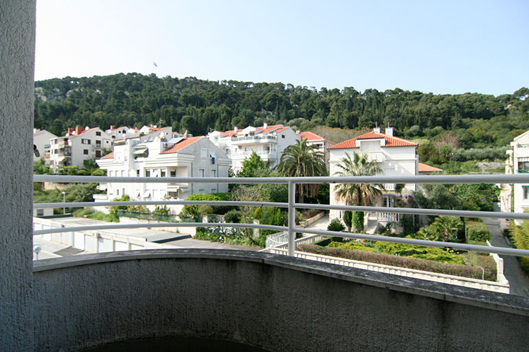 Dreizimmer-Wohnung-in-einer-urbanen-Villa-(14)