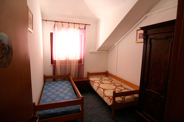 Dreizimmer-Wohnung-in-einer-urbanen-Villa-(17)