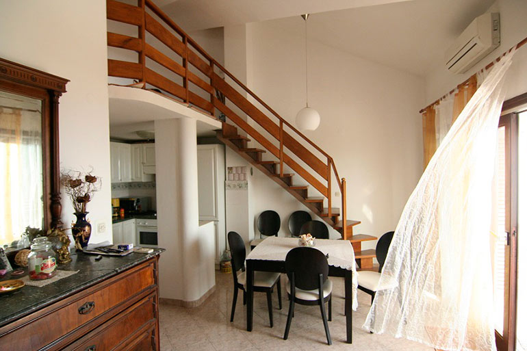 Dreizimmer-Wohnung-in-einer-urbanen-Villa-(3)