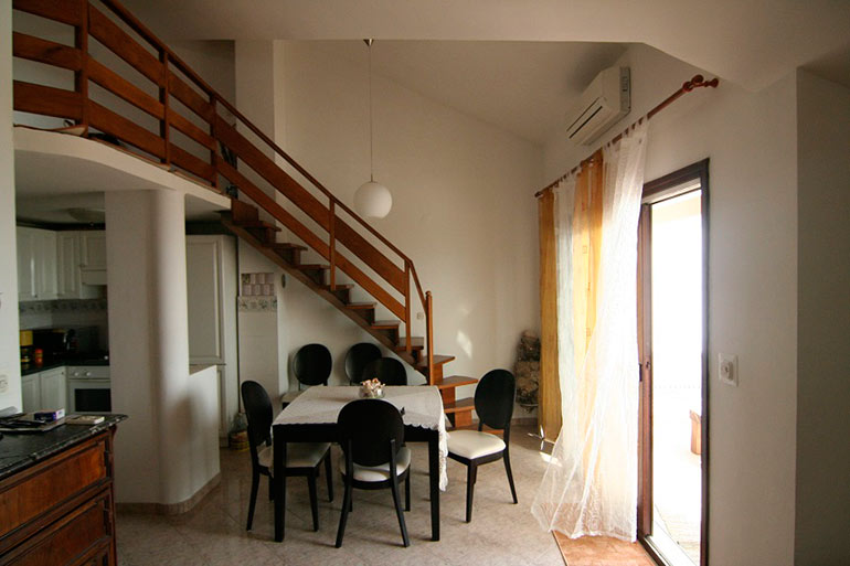 Dreizimmer-Wohnung-in-einer-urbanen-Villa-(4)