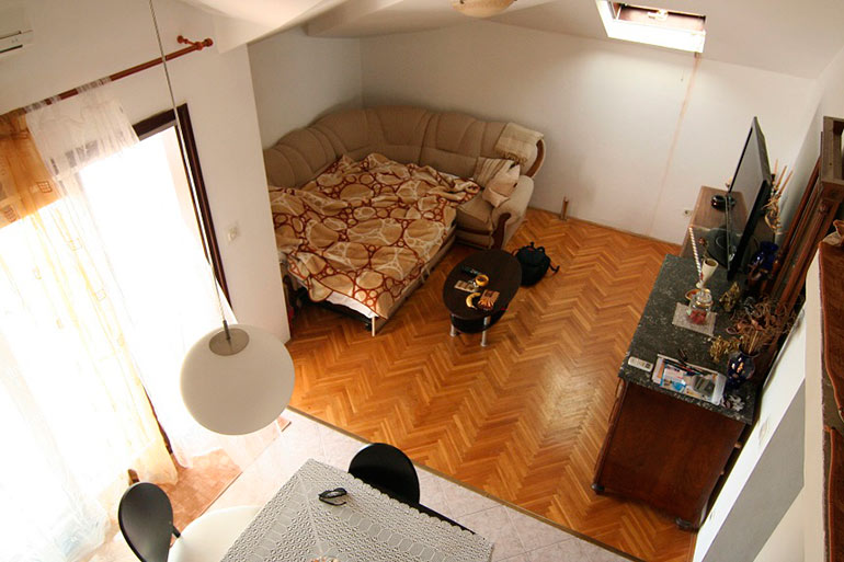 Dreizimmer-Wohnung-in-einer-urbanen-Villa-(6)