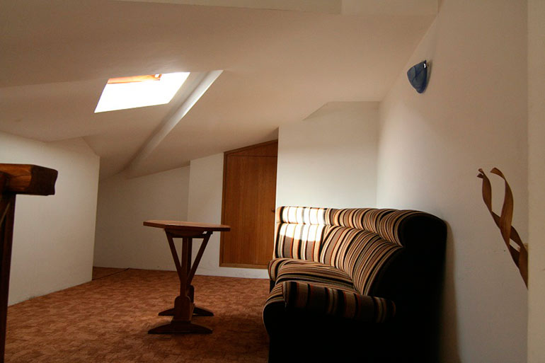 Dreizimmer-Wohnung-in-einer-urbanen-Villa-(7)
