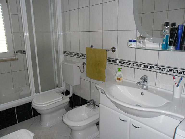 Top-Angebot!-Haus-mit-zwei-Wohnungen-(1)