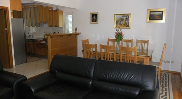 Haus mit zwei Wohnungen