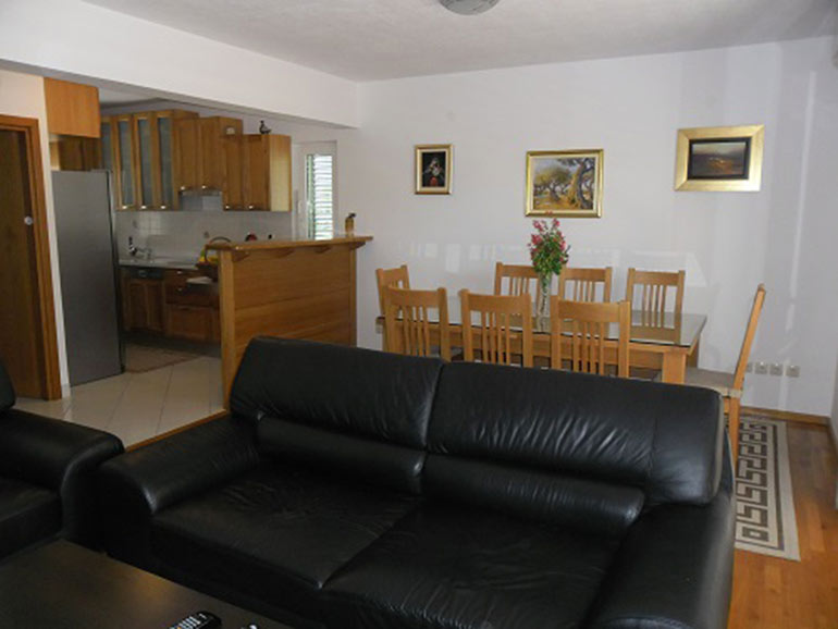 Top-Angebot!-Haus-mit-zwei-Wohnungen-(5)