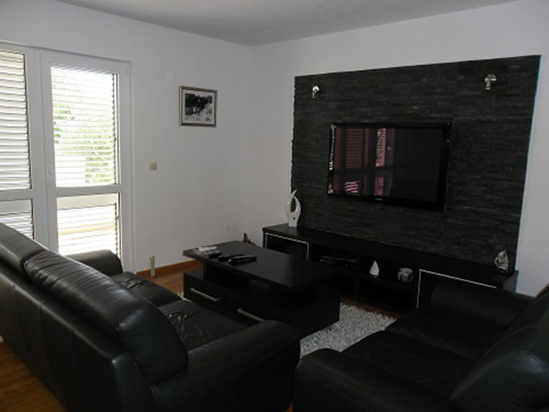 Top-Angebot!-Haus-mit-zwei-Wohnungen-(6)